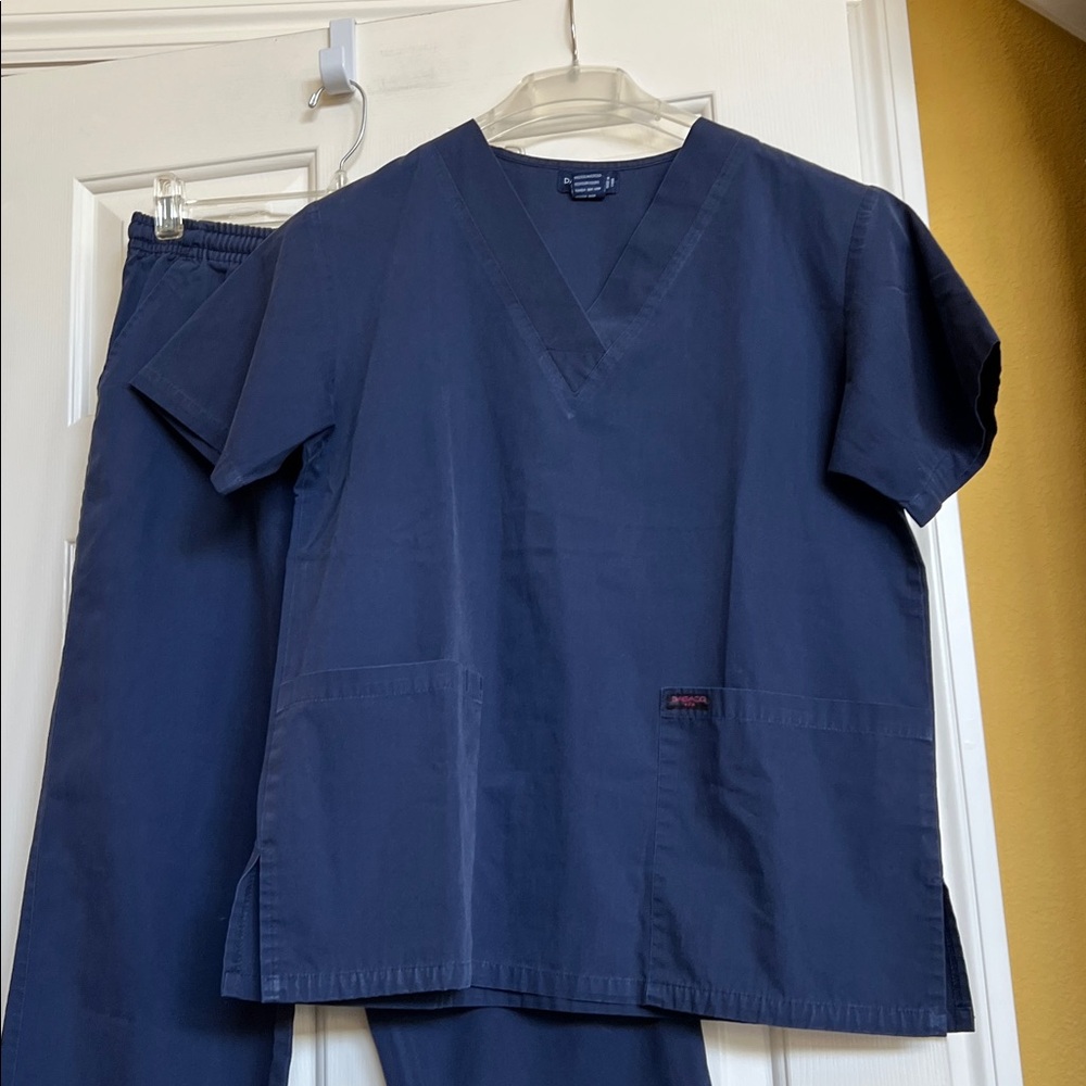 Dagacci scrub sets - Picture 2 of 10